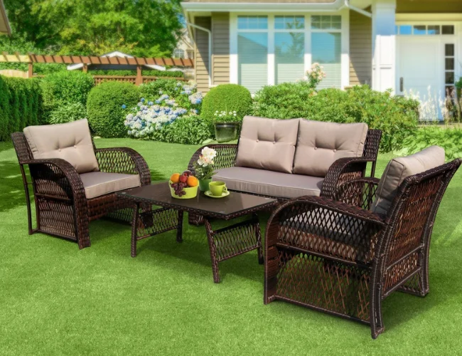 garden furniture table and chairs in Dubai